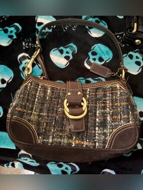 Coach Vintage Chelsea Tweed Shoulder Bag with Leather Trim and Gold Ring Accent